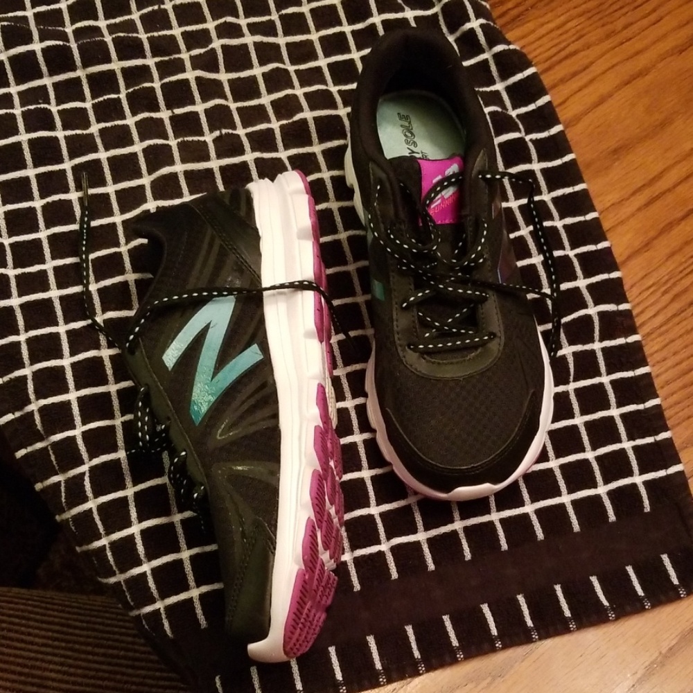 Womens New Balance Tennis Shoes